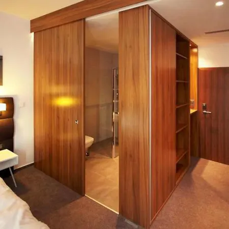 Konference Park 4*